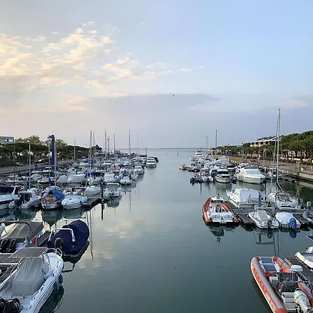 Διαμέρισμα Near The With Parking